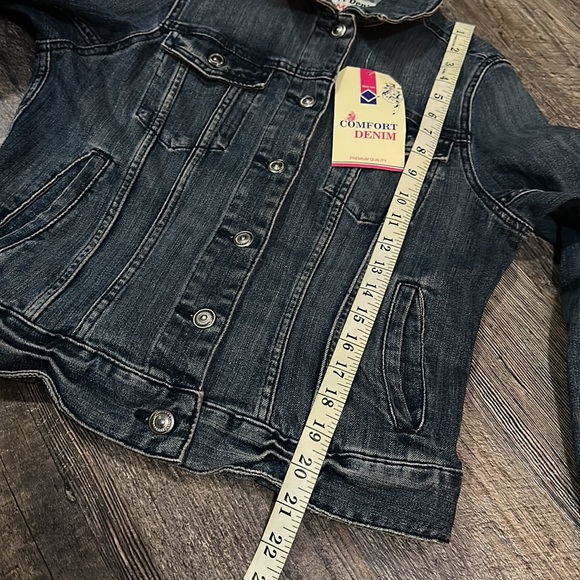 New- Jean jacket - Picture 8 of 9